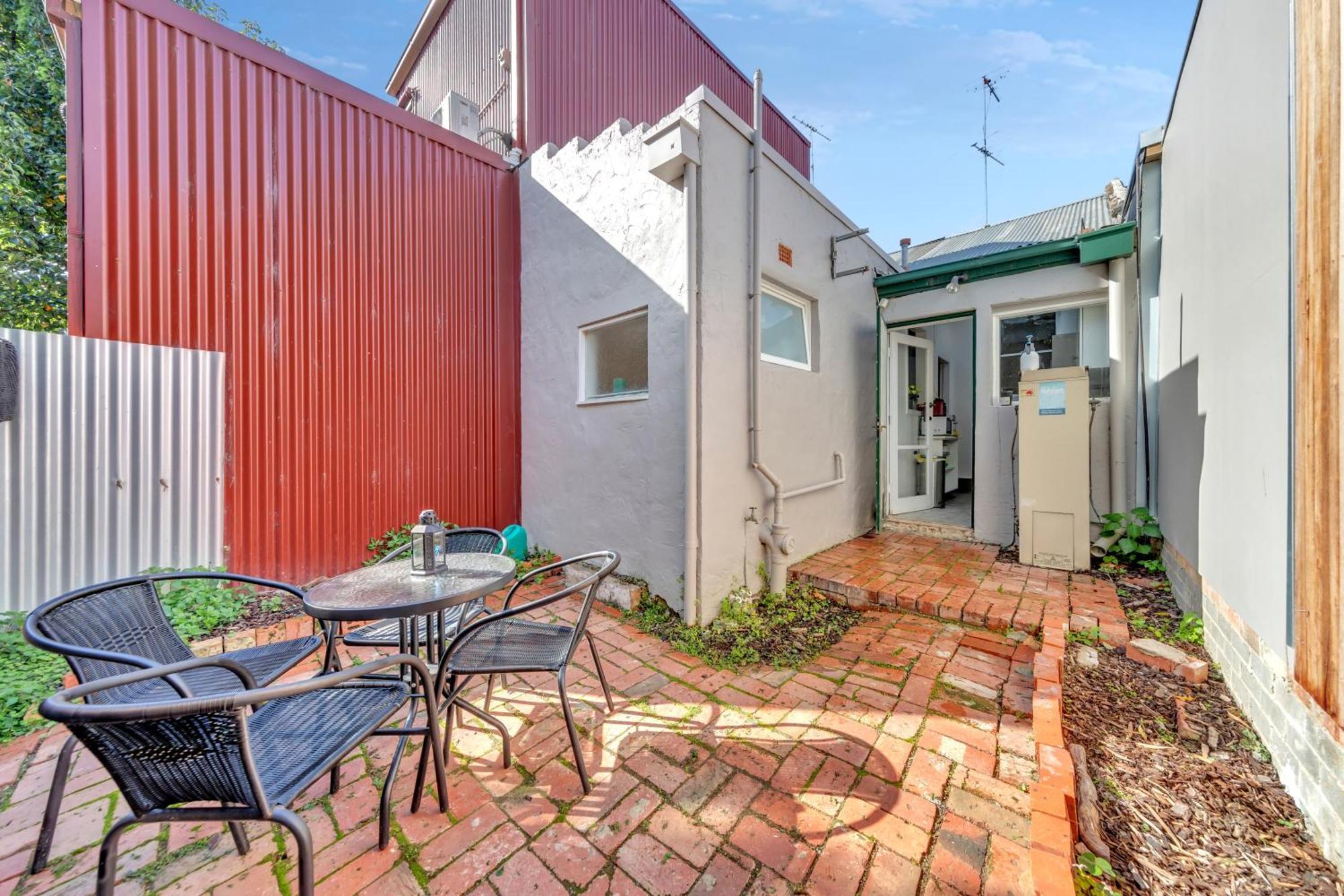Melbourne Guest House With Parking And Courtyard — Photos 2